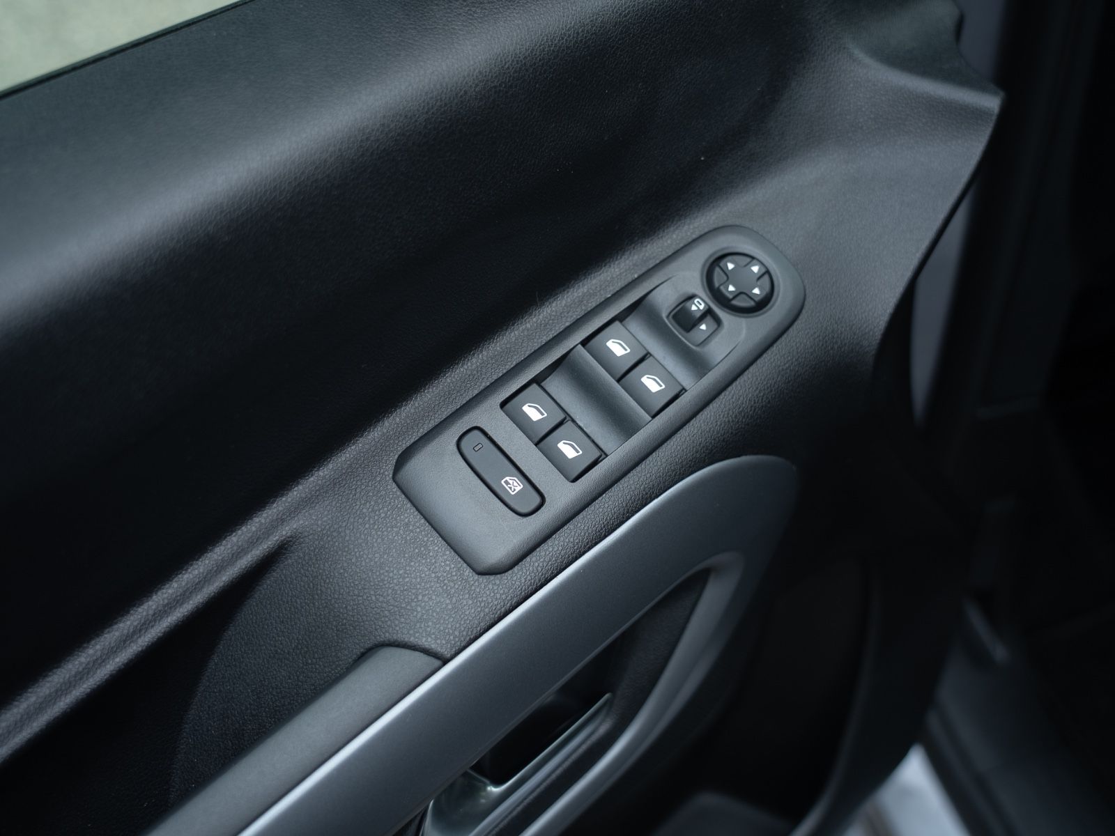 Fahrzeugabbildung Opel Combo Life  XL*7 SITZE*DAB*LED*NAVI*SITZHZG*ACC*
